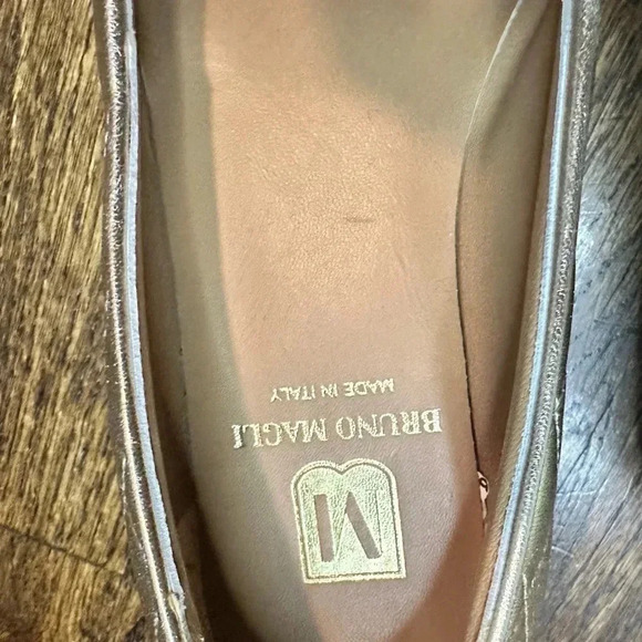 Bruno Magli Flats Ballet Quilted Metallic Leather
Fashion Bianca Sz 37.5/US7 - Picture 12 of 12